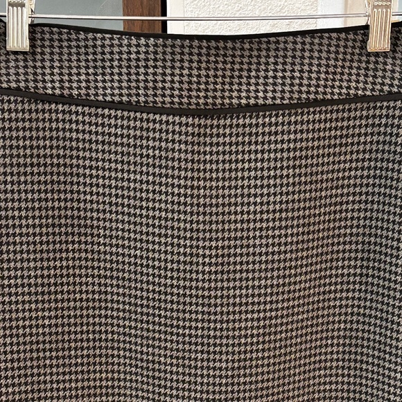 Banana Republic Houndstooth Knit Pencil Skirt - Black/Gray Size 0 - Picture 3 of 8